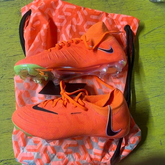 Nike Dynamic Fit Bright Orange Cleats - Picture 2 of 8